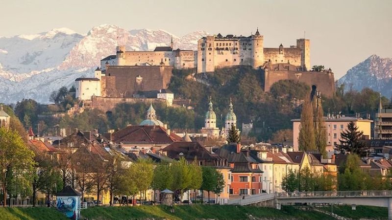 Etihad Airways Salzburg Office