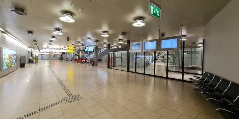 Lufthansa Airlines HAJ Terminal