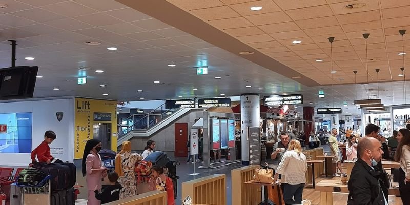 Ryanair BLQ Terminal