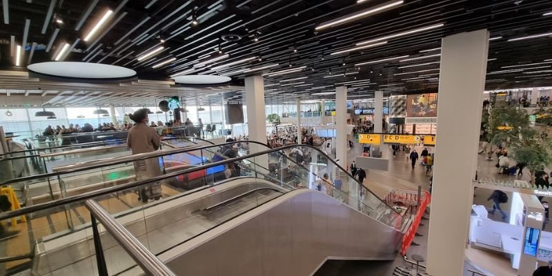 Singapore Airlines AMS Terminal