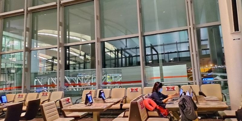 Icelandair Berlin YYZ Terminal