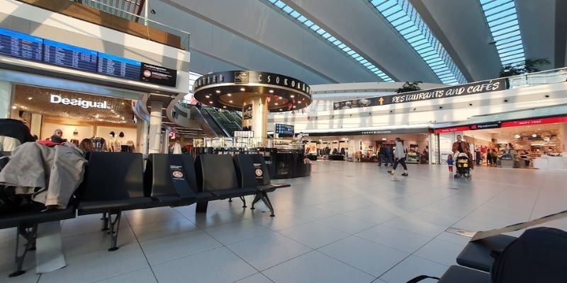 Vietnam Airlines BUD Terminal